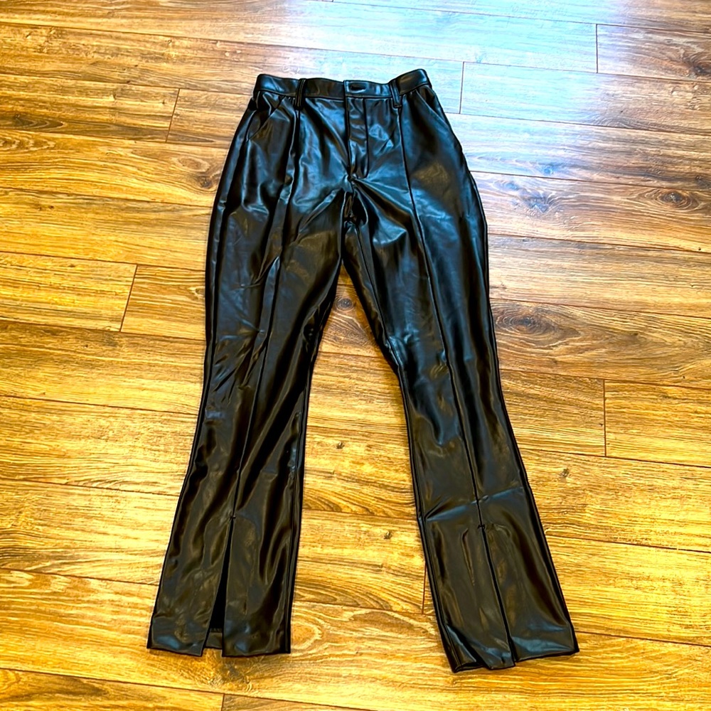 A&F never worn with tags - black shiny ultra high rise